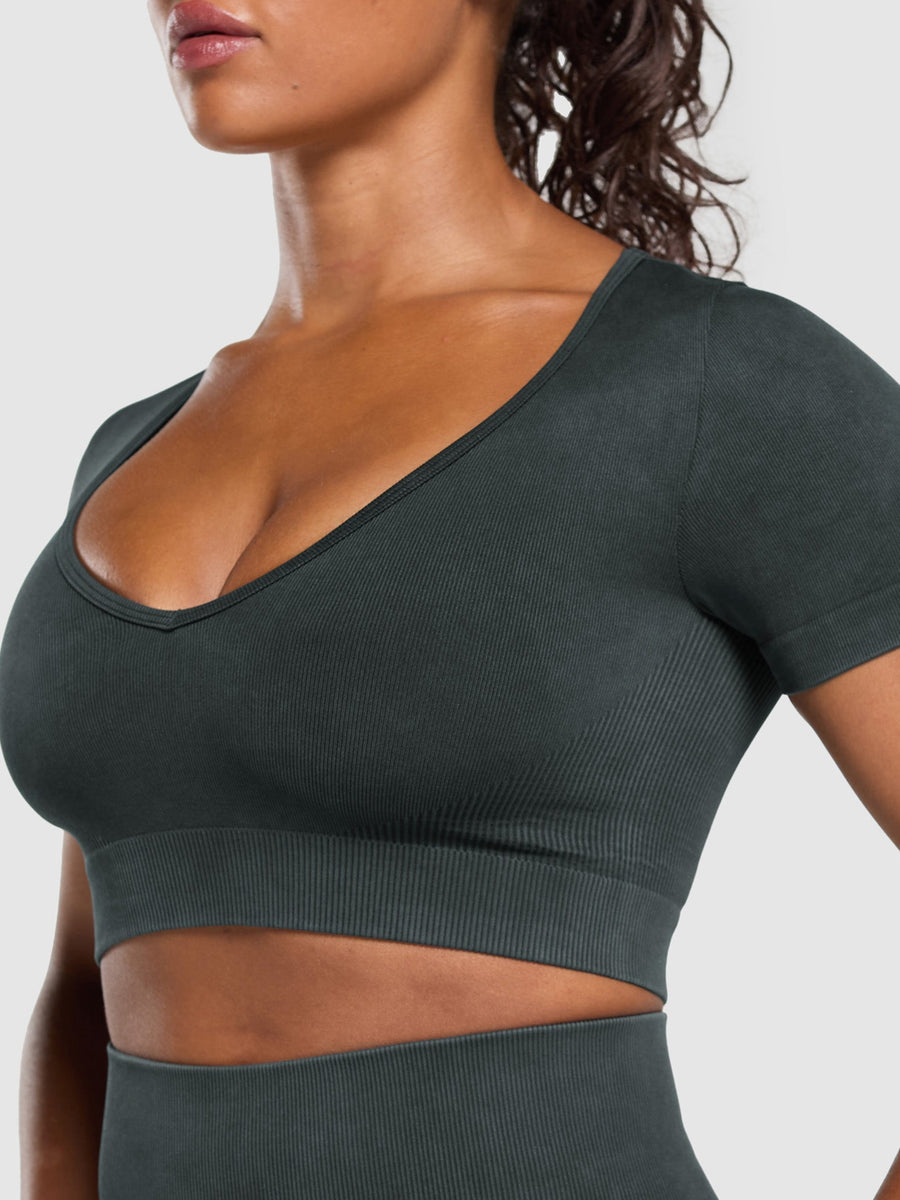 Gymshark Gains Seamless Washed Crop Top — Black — 6