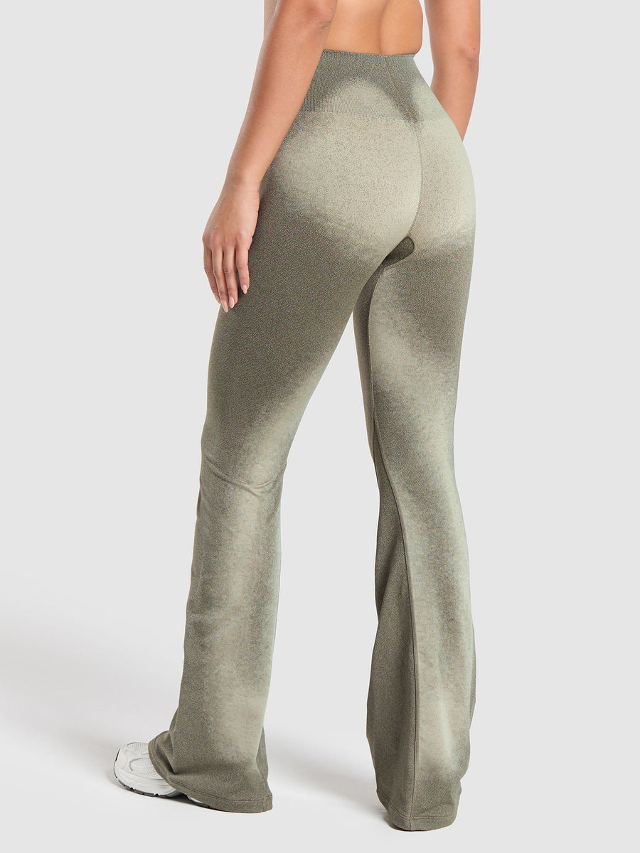 Gymshark Blur Seamless Flare — Base Green/Chalk Green — 2