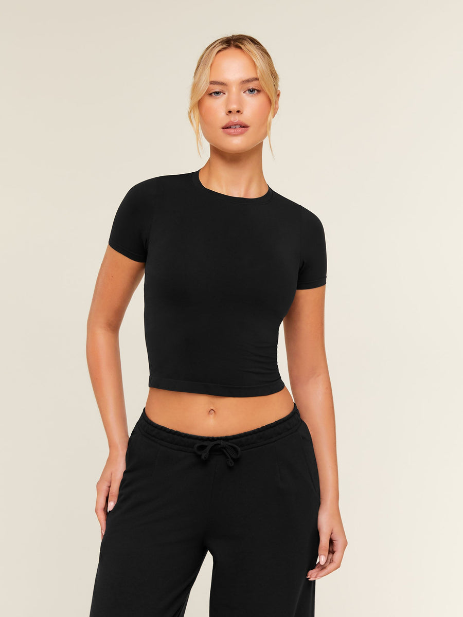 Gymshark FeatherForm™ Short Sleeve T-Shirt — Black — 1