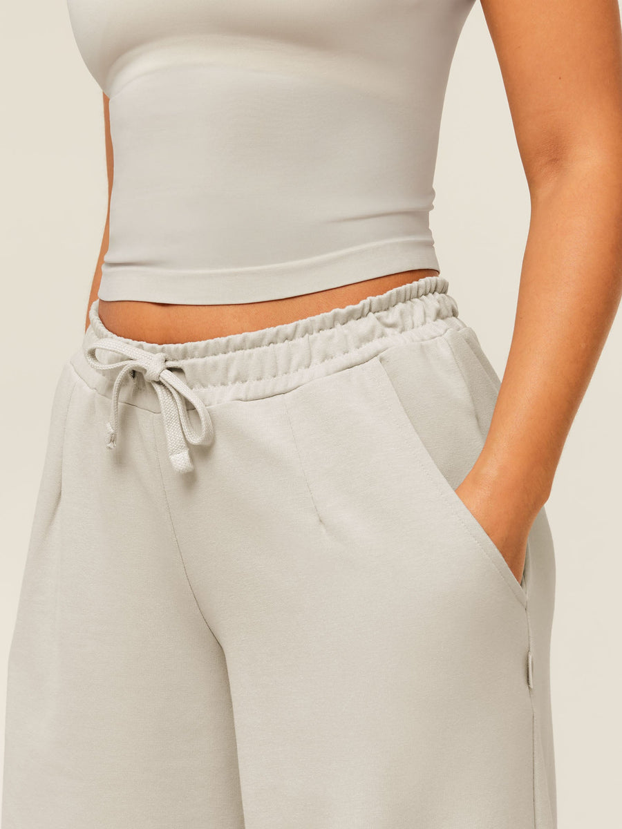 Gymshark Lightweight Wide Leg Pant Short — Pebble Grey — 6