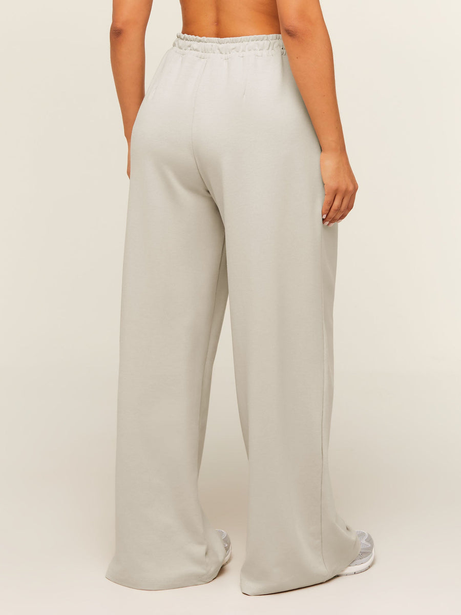 Gymshark Lightweight Wide Leg Pant Short — Pebble Grey — 3